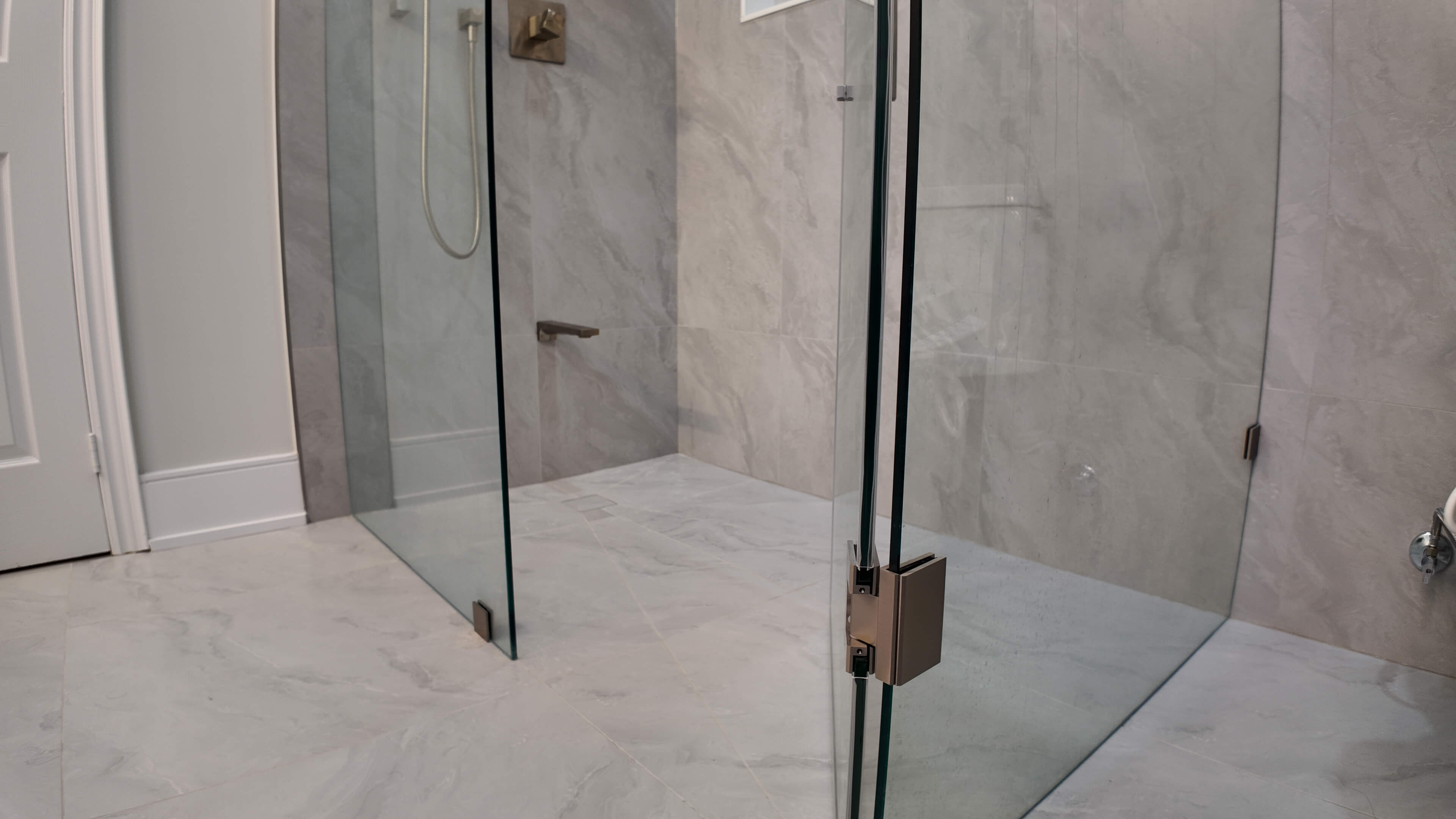 Perry — Shower enclosure
